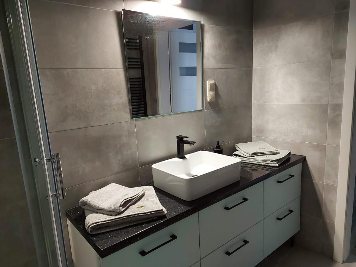 Apartamenty Z Tarasami "Mietowy Spokoj 15" "Romantyczna Szarosc 16" "Niebieska Elegancja 17" Maksymalnie Dla 6 Osob Pobierowo Eksteriør bilde