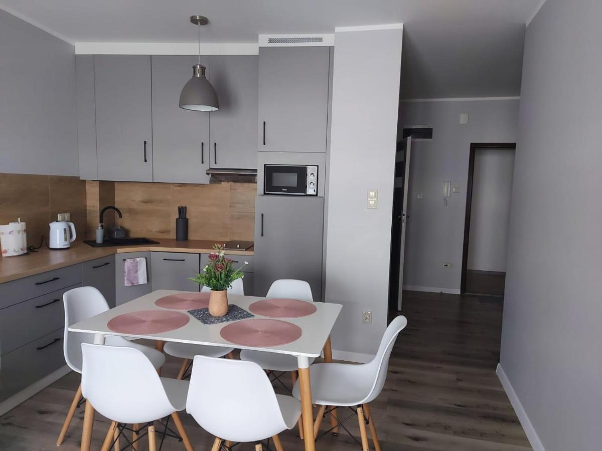 Apartamenty Z Tarasami "Mietowy Spokoj 15" "Romantyczna Szarosc 16" "Niebieska Elegancja 17" Maksymalnie Dla 6 Osob Pobierowo Eksteriør bilde